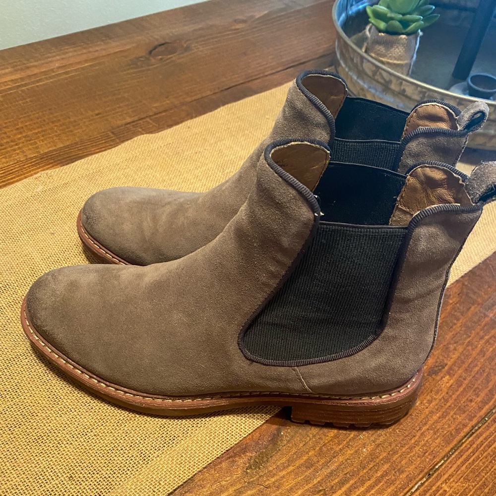 Sofft Leah Taupe Suede Waterproof Leather Ankle Boots Women’s Size 9 New